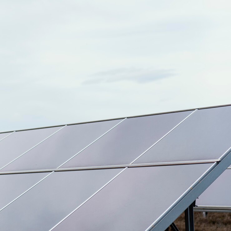 Panneau solaire transparent (ou invisible) : prix, efficacité et avis sur cette révolution futuriste